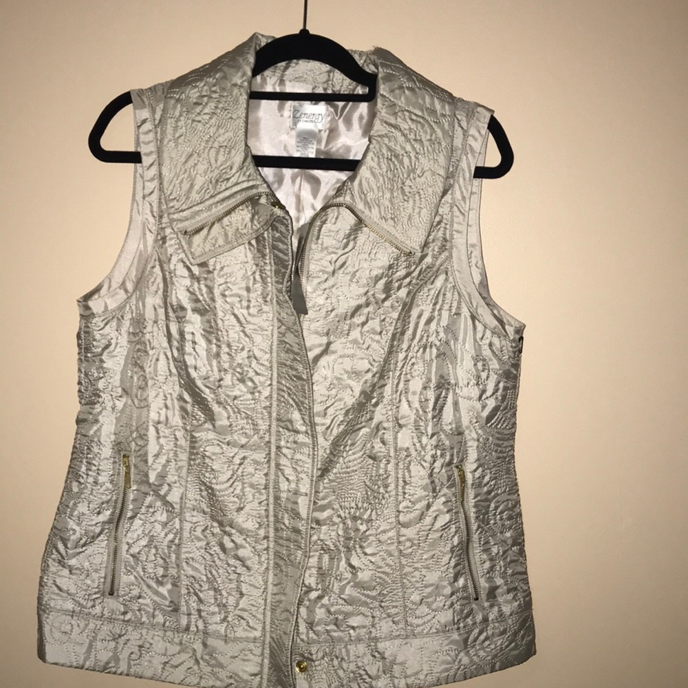 Women’s quilted vest.